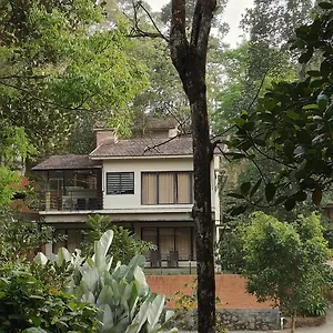 **** Resort Safari Hills India
